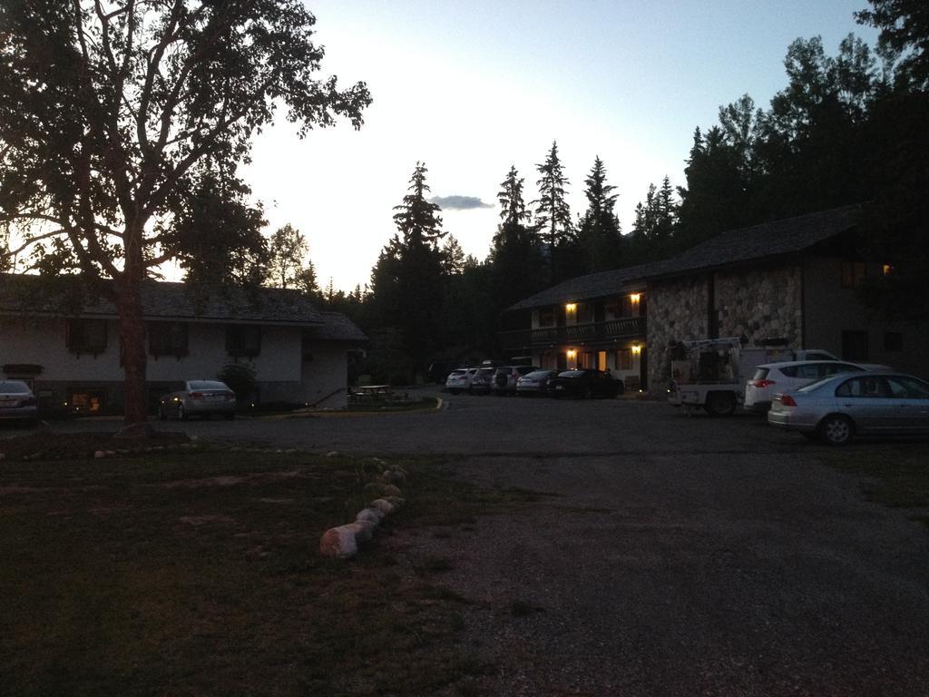 The Gateway Inn Canmore Exterior photo